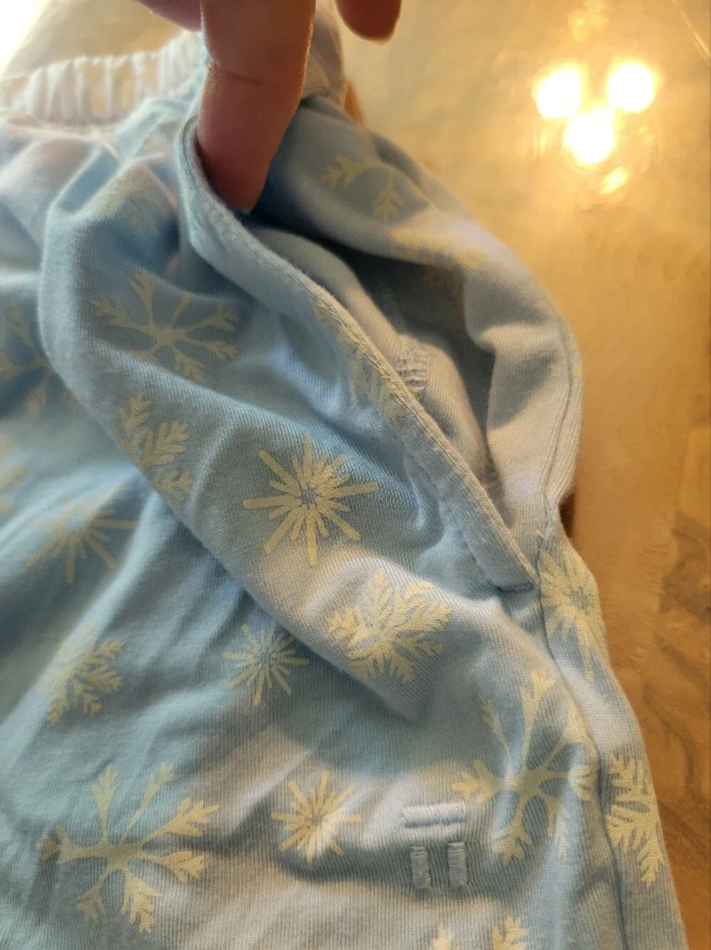 Tommy Johns Light Blue Snowflake Pajama Set Size Small